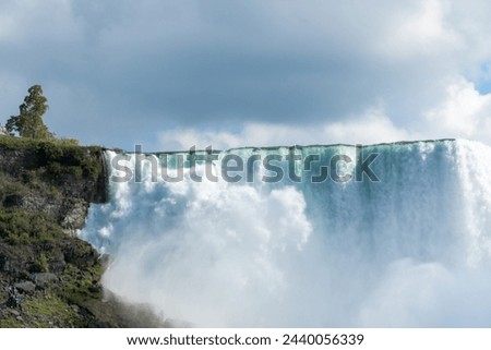 Picture of Niagara Falls in summer