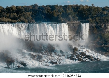 Picture of Niagara Falls in summer
