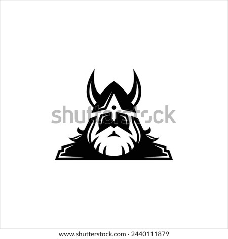 Desain logo viking. Simbol prajurit Nordik. Lambang Norseman bertanduk. Ikon kepala pria barbar dengan helm tanduk dan janggut.  Royalty-Free Stock Photo #2440111879