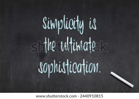 Blackboard with a quote from Leonardo da Vinci saying "Simplicity is the ultimate sophistication.", drawn in the middle.