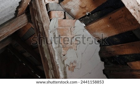 The stovepipe plasterer is plastering the wall of the stove pipe.