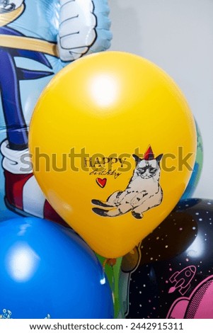 yellow balloon with the image of a funny cat in a cap