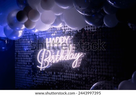 illuminated sign that says happy birthday, ideal for taking photos at parties