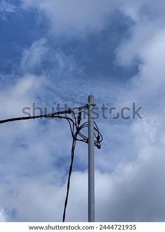 tower tiang listrik kabel biru Royalty-Free Stock Photo #2444721935