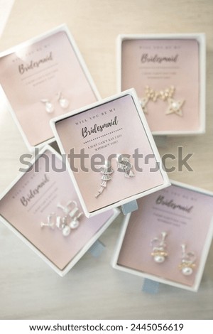 Bridesmaid Gifts - Elegant bridesmaid gift boxes with assorted jewellery Royalty-Free Stock Photo #2445056619