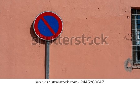 A no parking sign on the wall