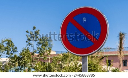 A no parking sign on the wall