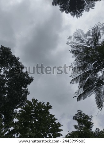 Potret sky while cloud and rain