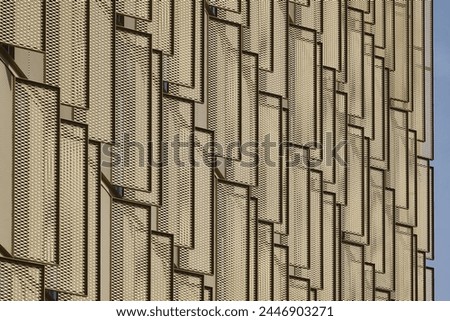 Modern architecture in the city, with geometric and repetitive structures in an urban and contemporary pattern.