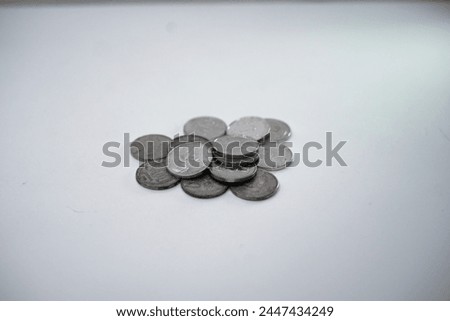 Five hundred rupiah coins collected to be used as a photo display on a white base.