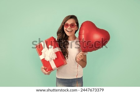 valentine day. shopping final sell out. teenage shopper. stylish teen girl in sunglasses