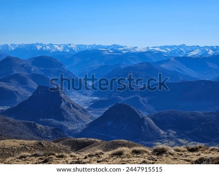 Pyrénées muntains with a blue sky Royalty-Free Stock Photo #2447915515