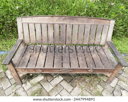 image of the appearance of a dull bench in the park, unkempt in a beautiful park