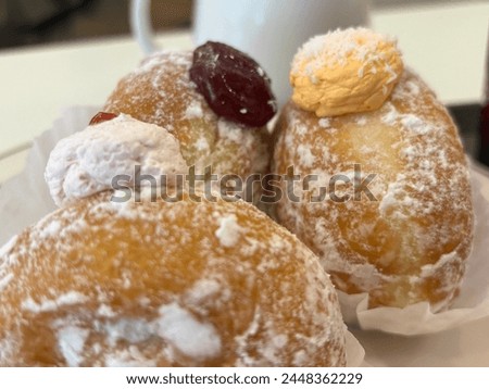 Cream filled with doughnuts! If you eat a variety of cream donuts?
