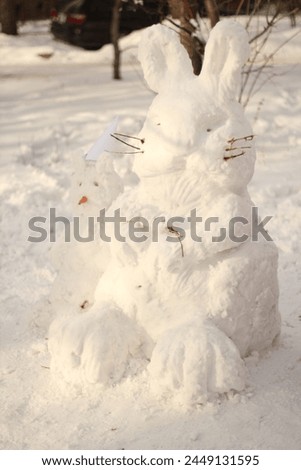 Snowmen and a snowman hare of great growth in winter.