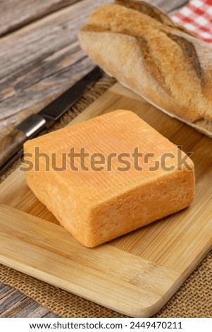 cheese: maroilles, close-up, on a cutting board