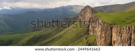 Beautiful, gorgeous mountain scenery, green mountains, rocks, natural picture, close to the sky