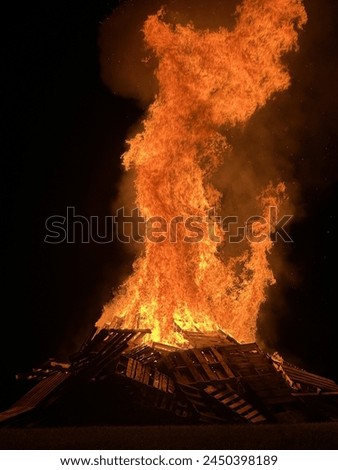 Picture of a bonfire of wooden pallets