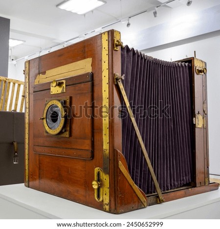 A huge travel camera, placed in a special cart with horses, made in the second half of the 19th century in Russia by the firm of Klyachko and Yazuchevsky by order of Dmitriev