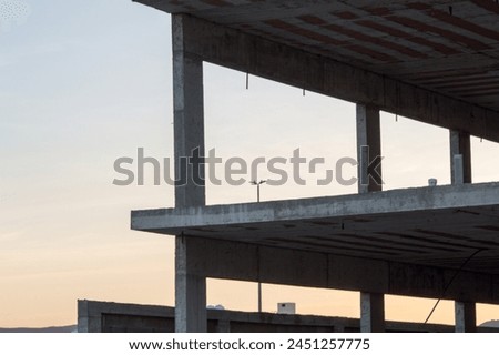 a bicture of a construction building