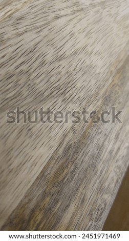 Closeup of the edge of an oak table, showcasing its natural grain and texture. The focus is on the fine details that highlight the beauty in wood. Create a closeup shot of the aged finish with subtle 