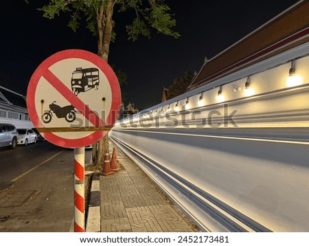 Prohibition sign for public vehicles and motorcycles.