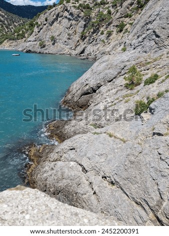 Calm turquoise sea at the foot of a gentle cliff