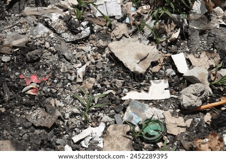 A picture of garbage on the ground