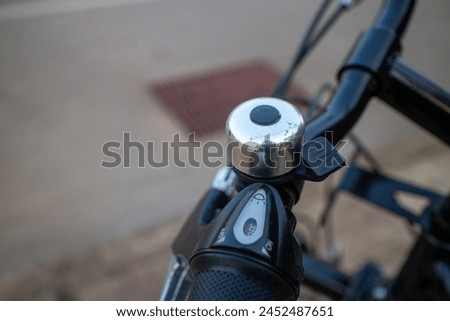 bicycle bell Helps to sound a warning to other cars.