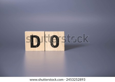 2014 message note paper attach to rope with clothes pins on wooden background with clipping path