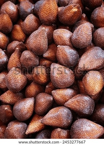 Snake fruit tastes sweet and has brown skin and is widely sold in Indonesian markets