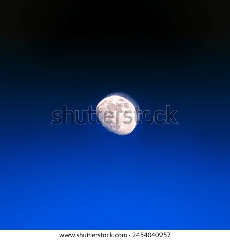 Picture of a moon in night sky