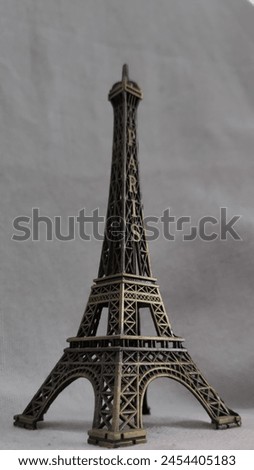 Close-Up Photo of Vintage Miniature Eiffel Tower
Description: A close-up photo of a vintage miniature Eiffel Tower statue made of metal. Perfect for home decor, a gift, or a souvenir.