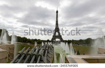 Fontaine du Jardin du Trocadéro, Esplanade Joseph Wresinski, Eiffel tower in the city of Paris, France.