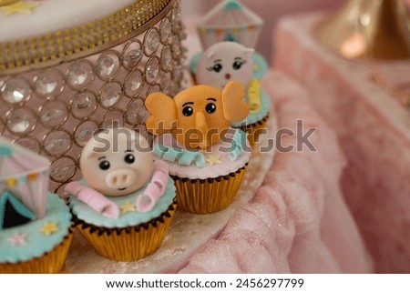 Photography of cupcackes and snacks for children's party with circus theme.
