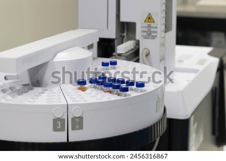 autosampler clamping vial for injection by injector, scientific instrument, autosampler with vial, Chemistry, gc, hplc, chromatography	
