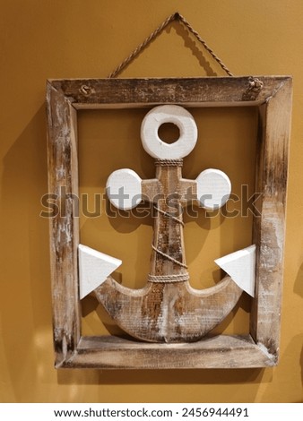 The ship's anchor decoration is made of brown wood