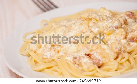 spaghetti with fish and cream sauce