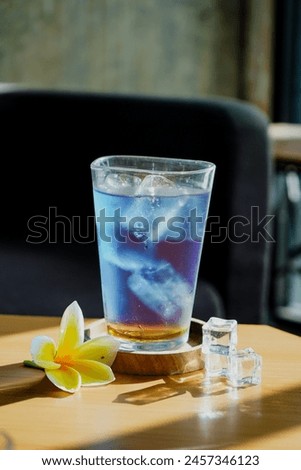 Ocean Blue Iced, is a drink made from talang flowers, soda, lemon and ice. This drink has a fresh and sweet taste.
