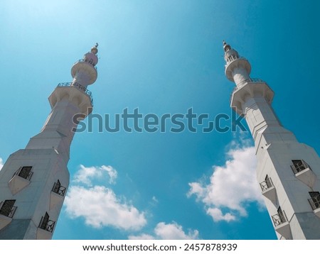 On September 10, 2023, this picture was taken in the heat of the day by balancing the two halves of the mosque minaret in line. 
