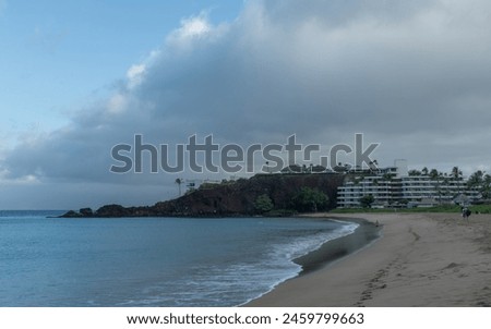 Scenic panoramic view of the Black Rock Beach at Kaanapali Beach on Maui in early morning, Hawaii 