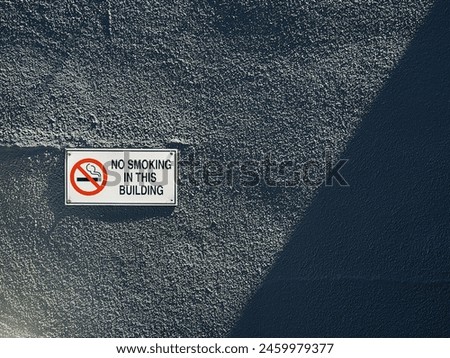 Photo of a no smoking in this building sign.