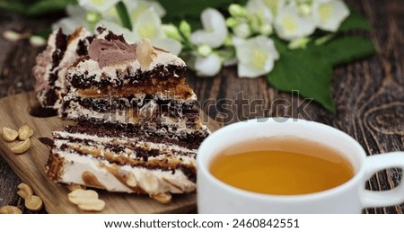 Move the cake with peanuts, dessert cake with nuts and green tea