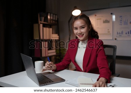 Asian businesswoman working using a laptop computer online marketing report document calculator on table Plan to analyze financial reports Investing in an online business plan, e-commerce.