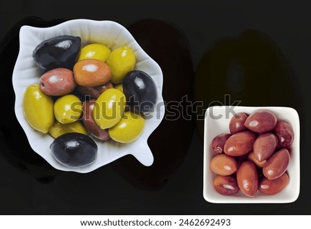 Delicious Black and Green Olives - A Flavorful Addition to Any Dish