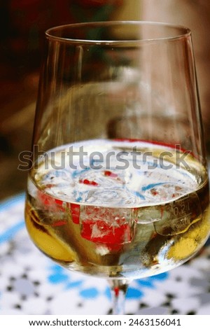 glass of wine, ice in a glass, summer cocktail, cool drink, alcohol in a glass, light cocktail in a cafe, in a restaurant in the summer, macro, air bubbles in water, drink