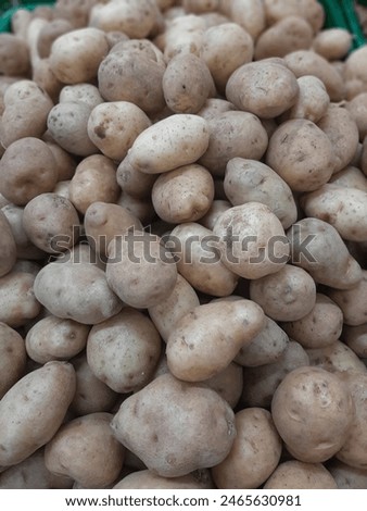 a lot of potato in picture