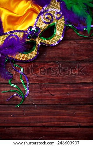 Mardi Gras: Fancy Feathered Mask Background