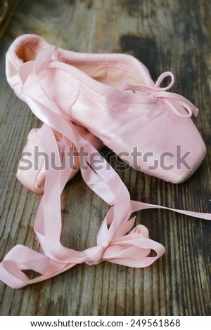Old worn pink pointe shoes for ballet
