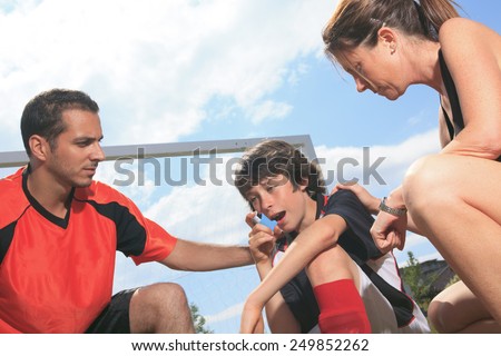 A picture of a boy who have an asthma crisis.